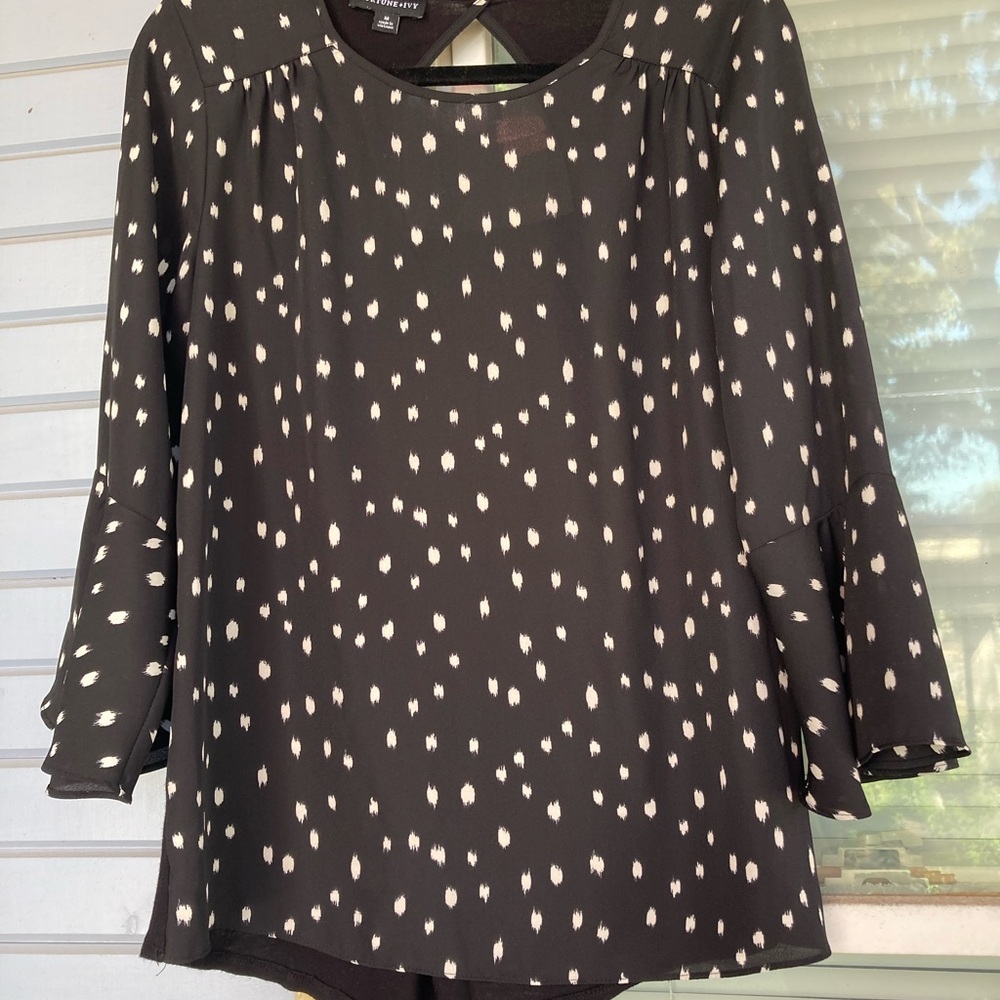 Elegant Black and White Women's Blouse Top Size Medium (KK)